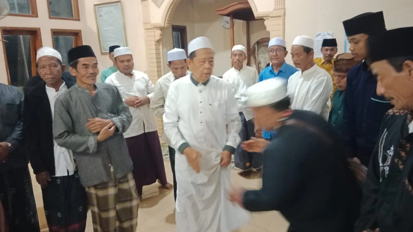 Pengajian 23 Tahun Ditutup Dengan Zakat, Hasan Irsad Pilih Menjadi Tanpa Panggung