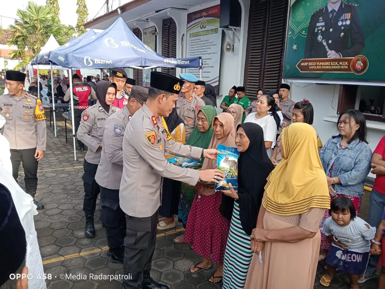 Berbagi Berkah Ramadan, Polres Probolinggo Kota Salurkan 500 Paket Beras dan Santuni Anak Yatim