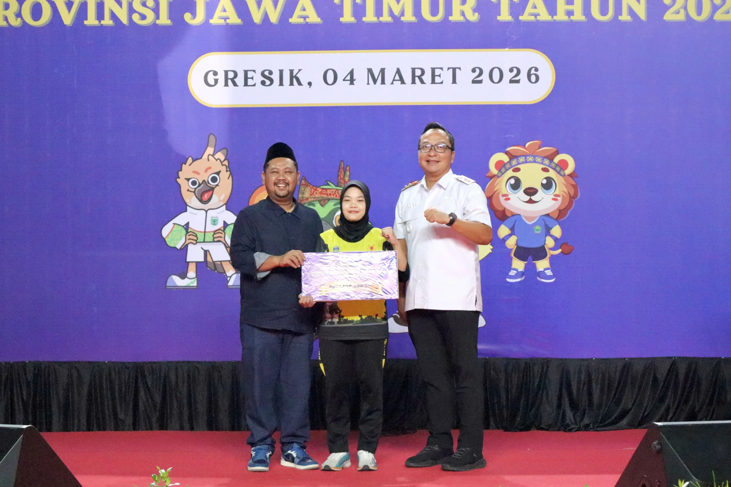 Bupati Gresik Serahkan Bonus Rp 9,3 milliar Kepada Atlet, Pelatih, Asisten Pelatih dan Official Porprov IX Jatim