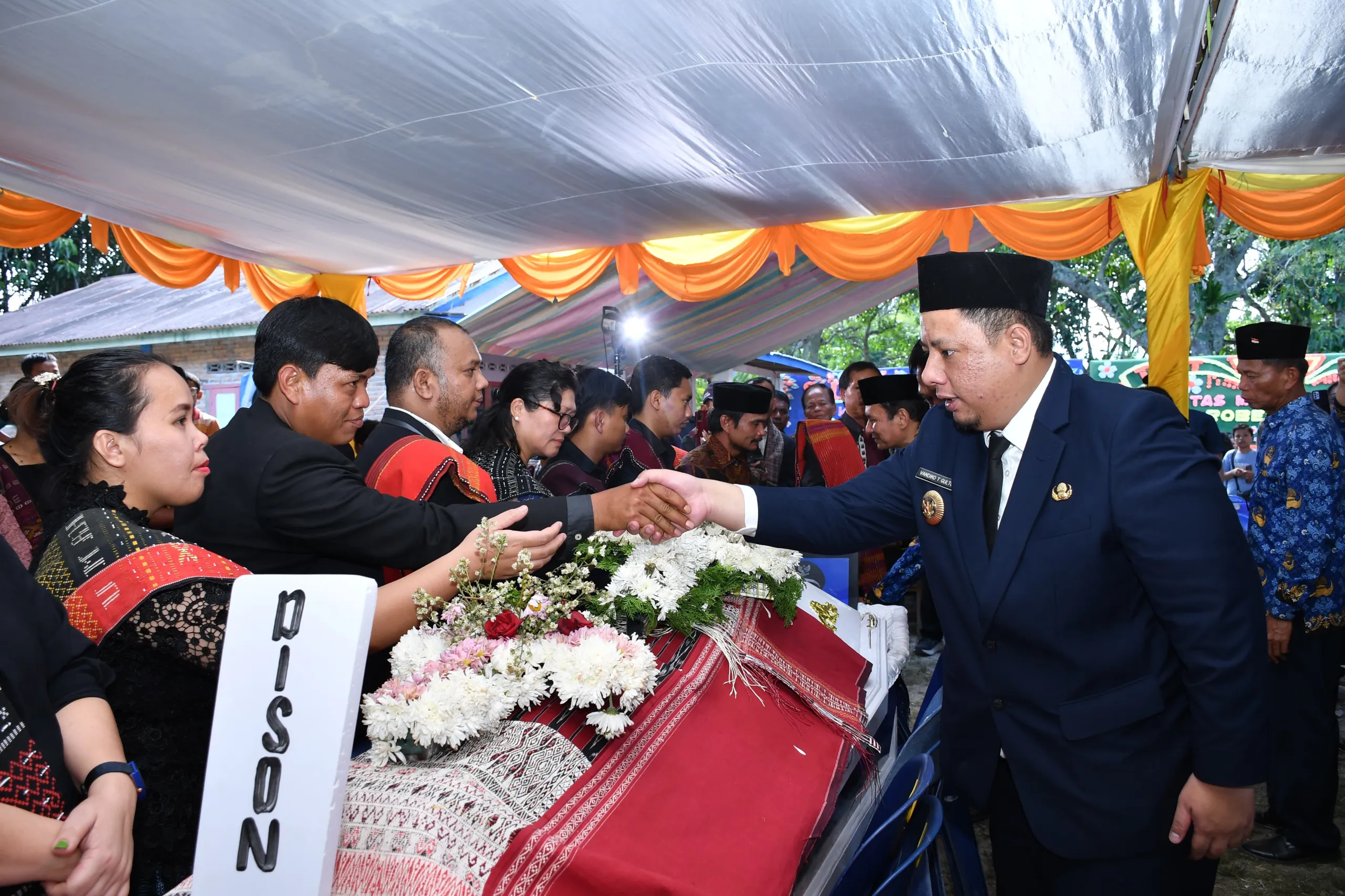 Bupati Samosir Pimpin Upacara Kenegaraan Pemakaman Camat Palipi Roberd Sinaga