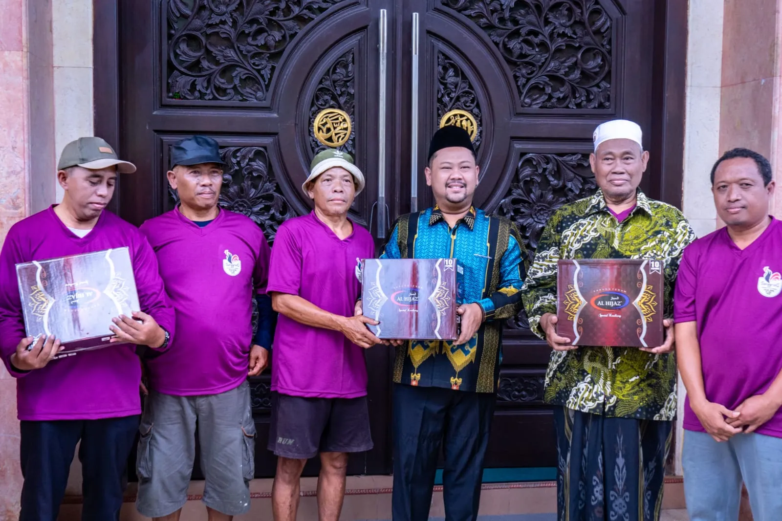 Saksikan Langsung Prosesi Masak Kolak Ayam (Sanggring), Bupati Yani Sebut Identitas Sosial dan Religi Masyarakat Gresik