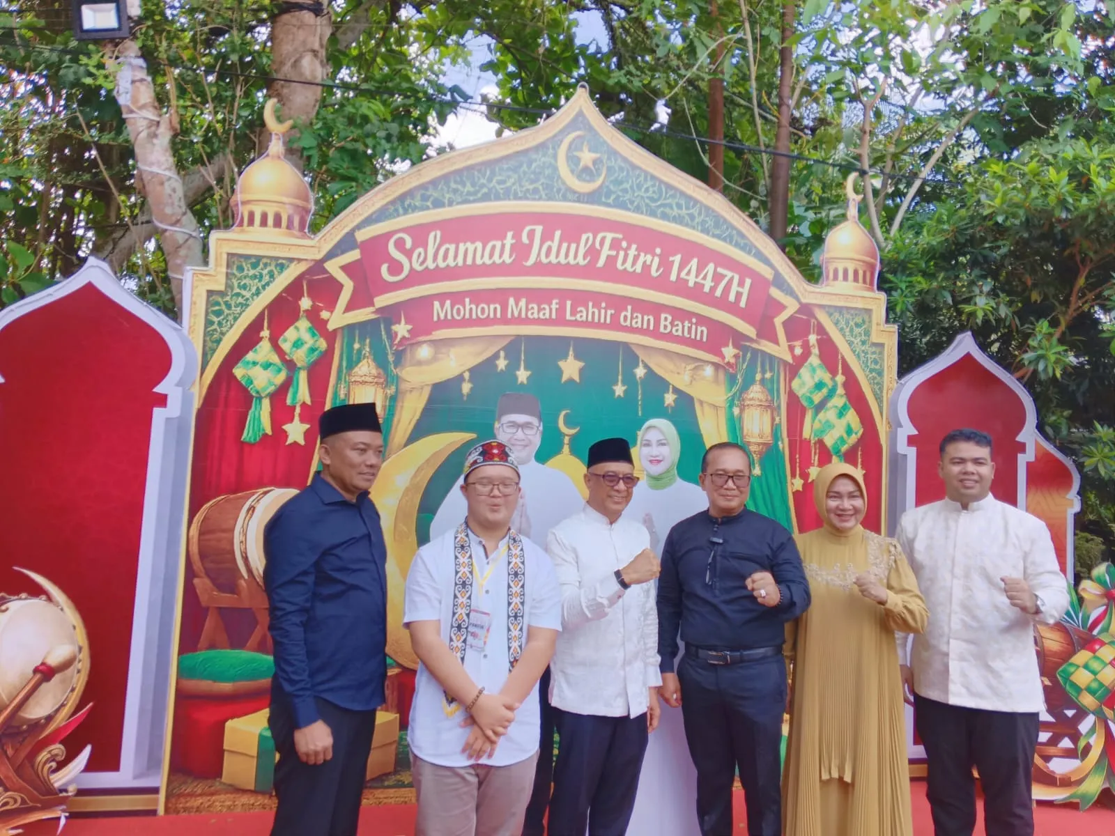 Momen Kebersamaan Bupati Sujiwo Dalam Kegiatan Open House