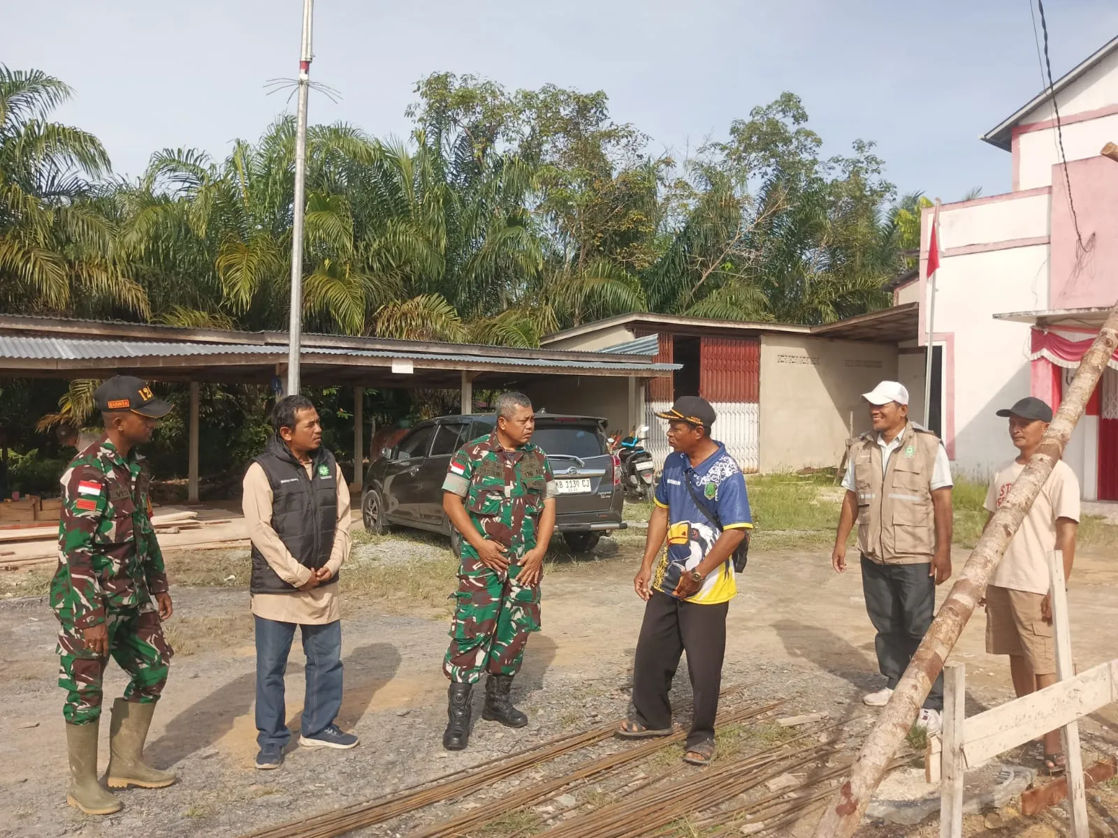 Pasiter Kodim 1208 Sambas meninjau pembangunan KDKMP
