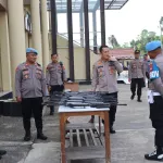 Waka polres Pontianak.cek senjata api personil