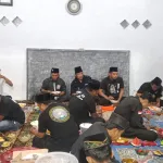 Seribu Takjil Dibagikan Dalam Acara Buka Puasa Bersama PSHT Ranting Jrengik Samangat Semangat  Kebersaaman dan Kepedulian