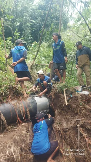 Tantangan Tebing Curam dan Pipa Raksasa, Perumdam Tirta Argapura Tuntaskan Ganguan Layanan Air