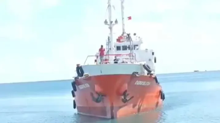 Perlu Pengawasan Ketat Distribusi Terkait Kapal Tanker BBM Tiba di Pelabuhan Batuguluk Kangean.
