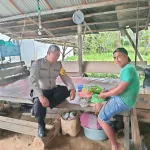 Gelar Patroli Sambang di Pemukiman Warga, Anggota Polsek Muara Pawan Tampung Curhatan Warga