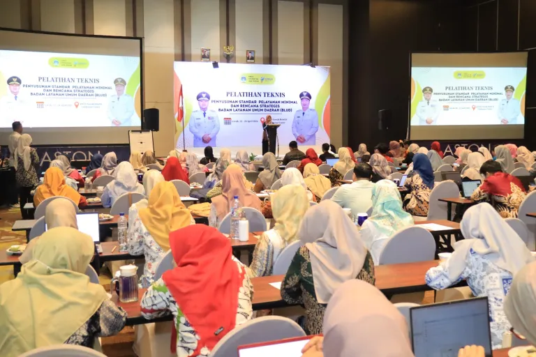 Tutup Pelatihan Teknis Penyusunan SPM dan Renstra BLUD, Wakil Bupati Gresik Tegaskan Komitmen Tingkatkan Mutu Layanan Kesehatan