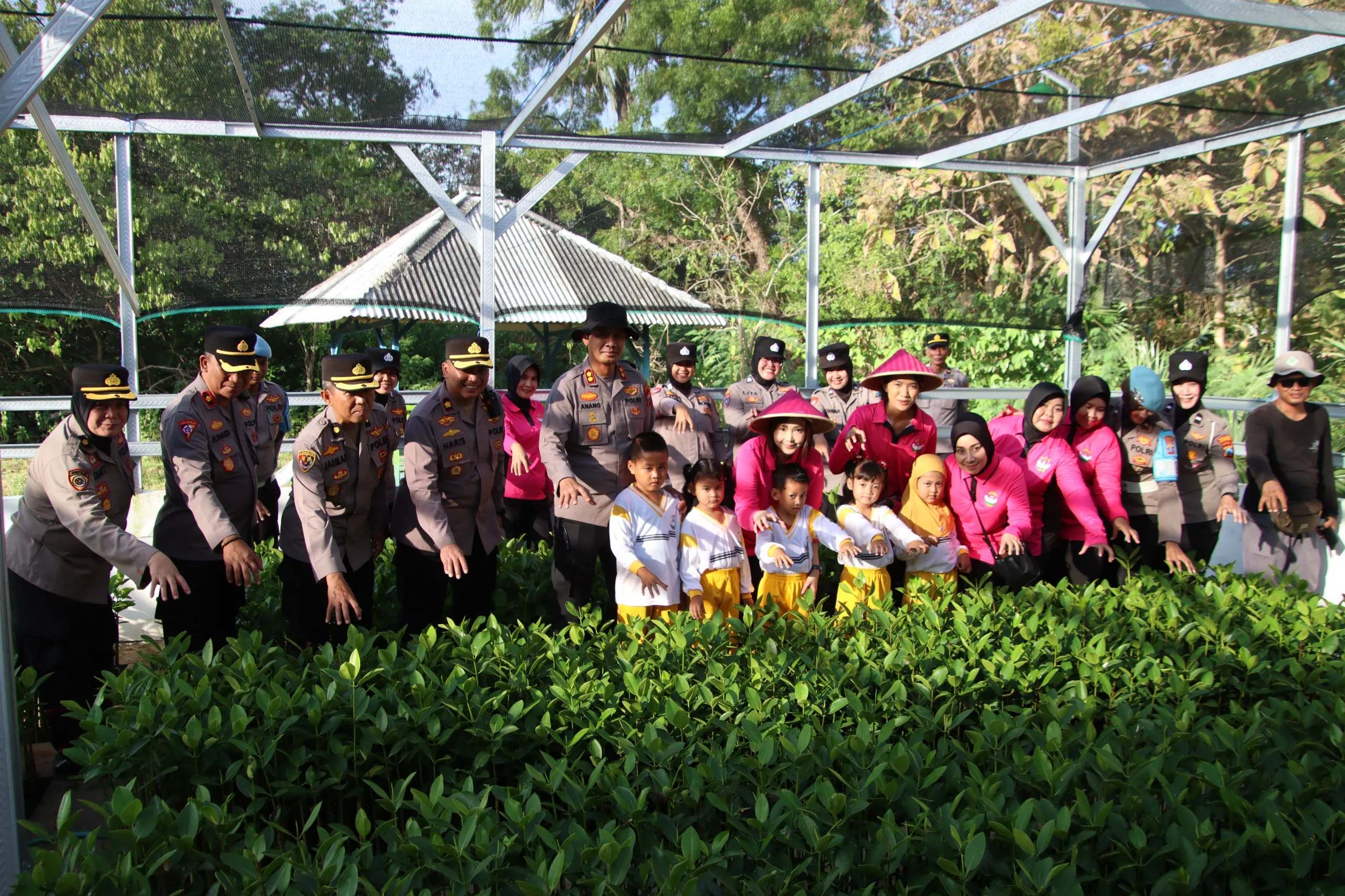 Wujud Nyata Kepedulian Lingkungan, Polres Sumenep Tanam Mangrove