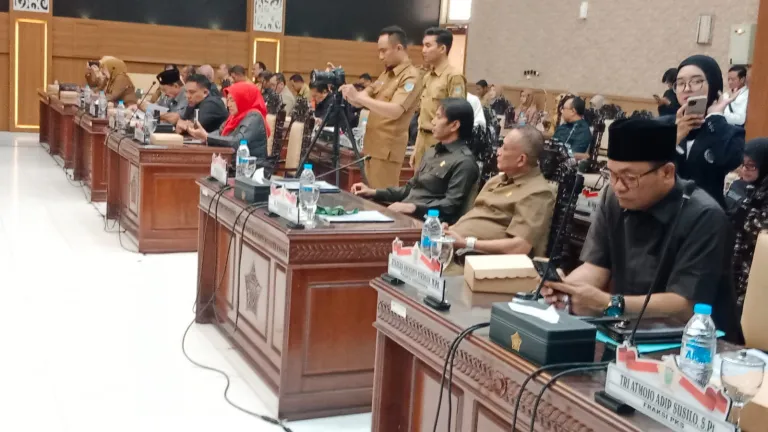 Ketua Fraksi Gerendra Riadlus solihin Penyampaian Rekomendasi DPRD, LKPJ Wali kota Dikawal Bersama