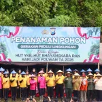 Kapolres Pasuruan Turut Serta Tanam Pohon Dalam Rangka HUT Yayasan Kemala Bhayangkari