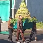 Uri uri budaya leluhur gerebek Syawal kirap 500 ketupat UPT SDN Randusari kota Pasuruan