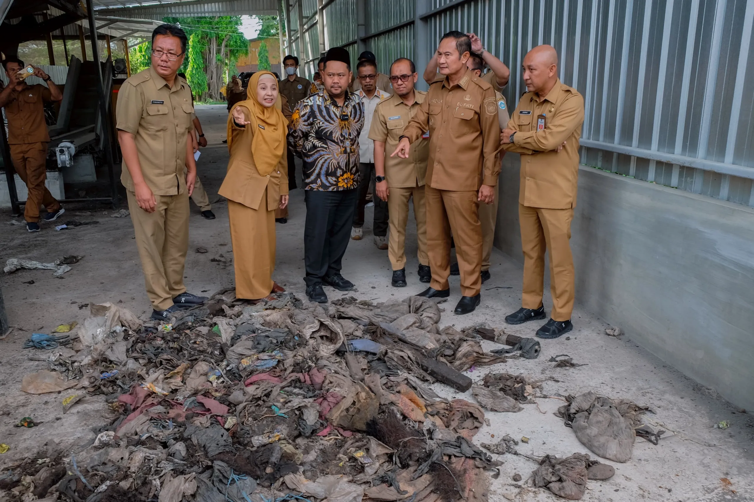 Bupati Gresik Terima Kunjungan Bupati Lamongan di TPA Ngipik, Perkuat Kolaborasi Wujudkan PSEL