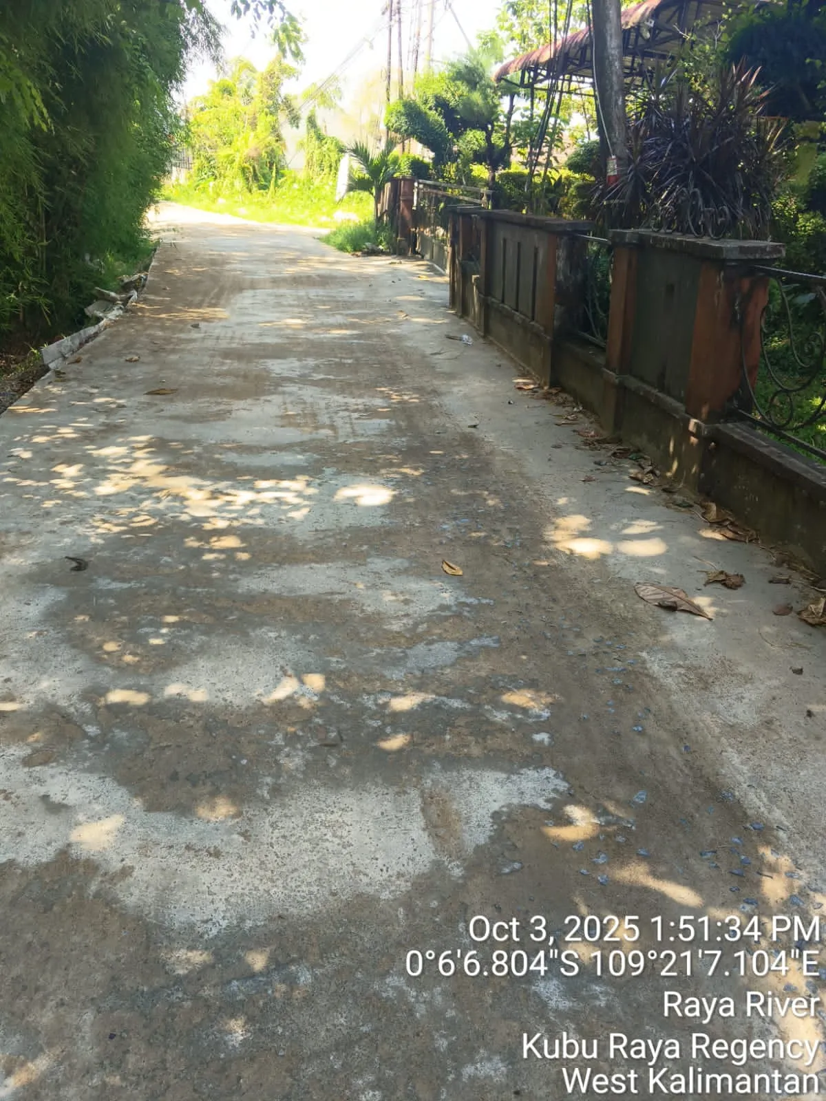 Warga Dusun Bunga Raya Keluhkan Kerusakan Jalan Poros Di RT 05 RW 07 Komplek Korpri