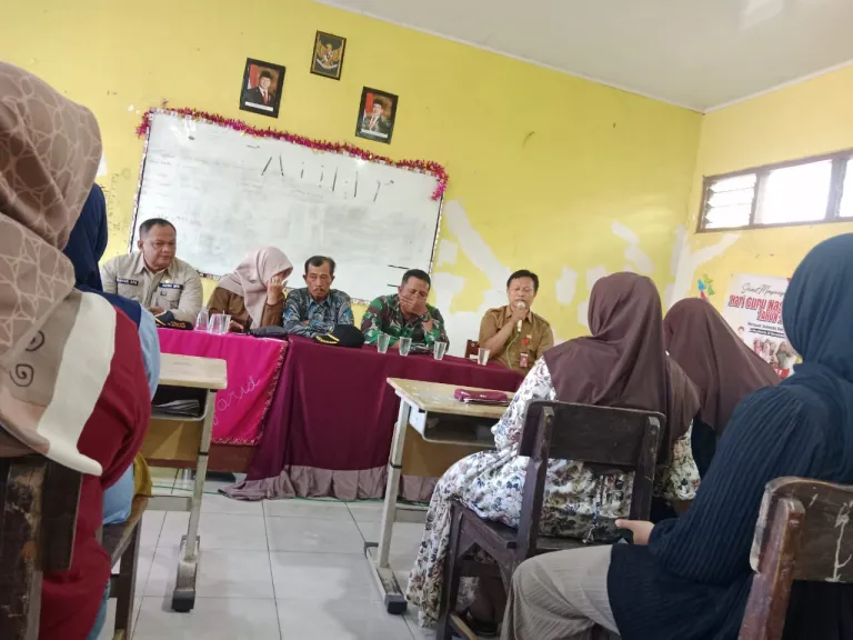 Kompak Datangi Sekolah, Wali Murid  SDN Jatirowo 1 Dawarblandong Tolak Lokasi Pembangunan KDMP
