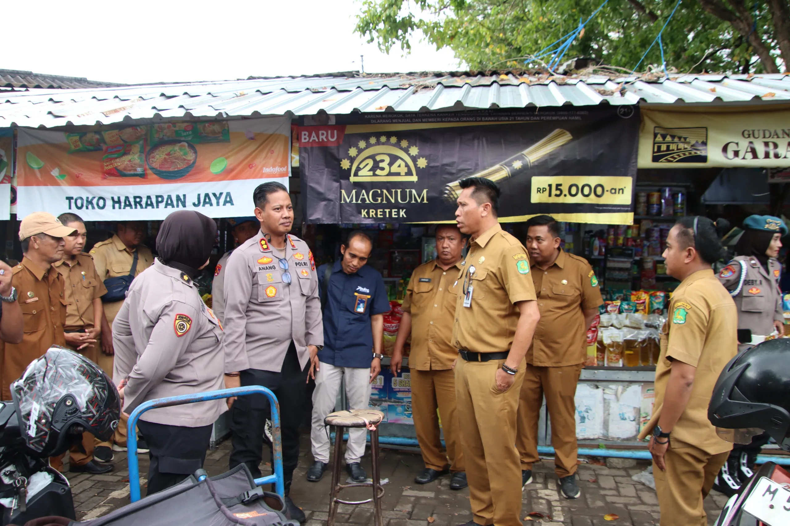 *Pastikan Stok Aman Dan Harga Stabil, Kapolres Sumenep Sidak Minyakita Di Pasar Anom Sumenep*