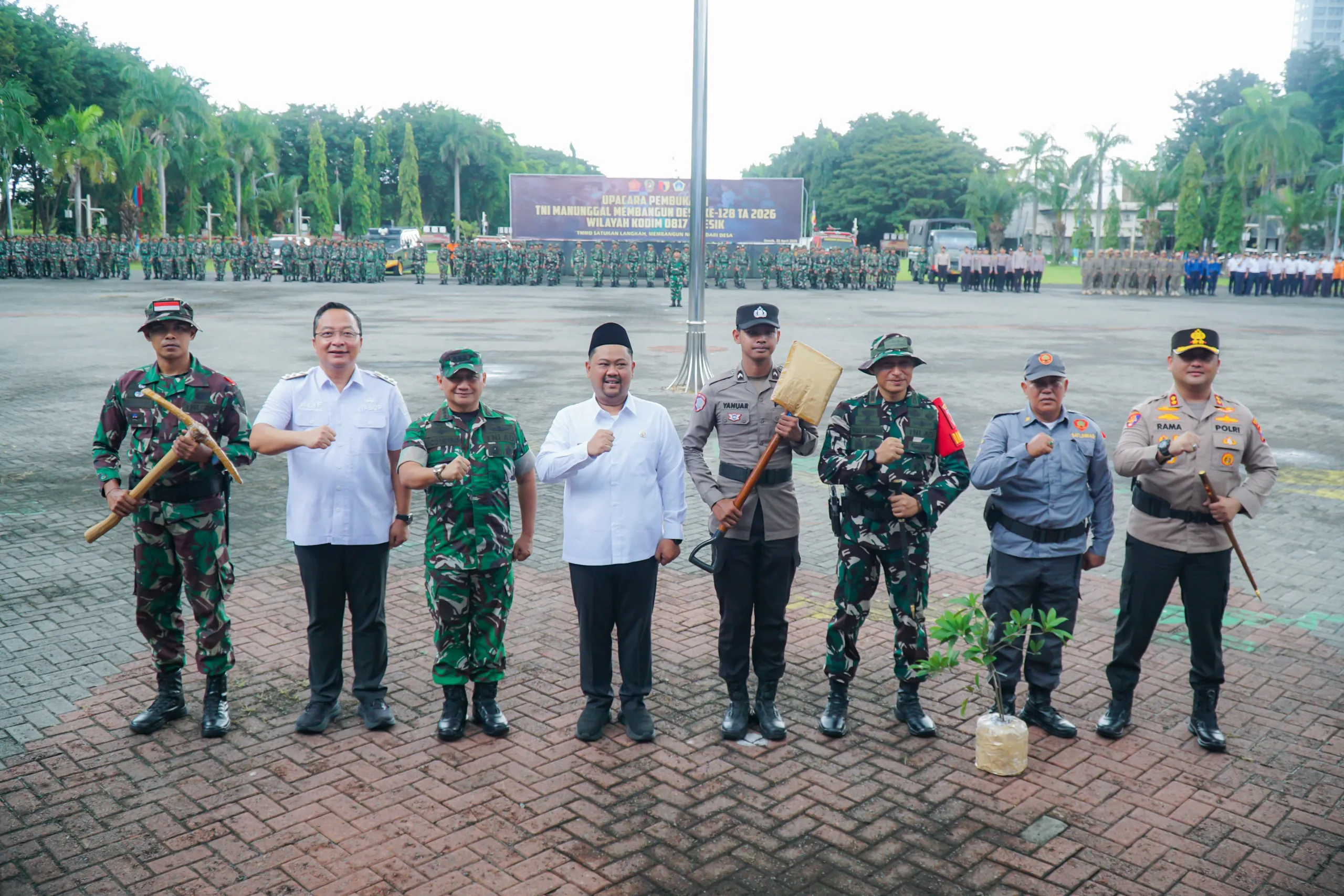Bupati Gresik Pimpin Upacara Pembukaan Program TMMD ke-128, Fokuskan RTLH, JPD, dan JUT
