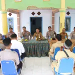 Wujud Nyata Kepedulian Kapolres Sumenep Perbaiki Jembatan Demi Kelancaran Aktivitas Warga.