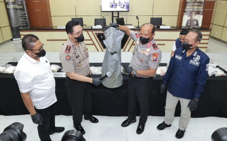 Polda Jatim Lakukan Uji Laboratoris Terkait Temuan Diduga Narkotika 27,83 Kg di Pesisir Giligenting Sumenep