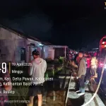 Pamapta Polres Ketapang Bersama Piket Fungsi Gerak Cepat Datangi TKP Kebakaran Perumahan BTN Palm Vista
