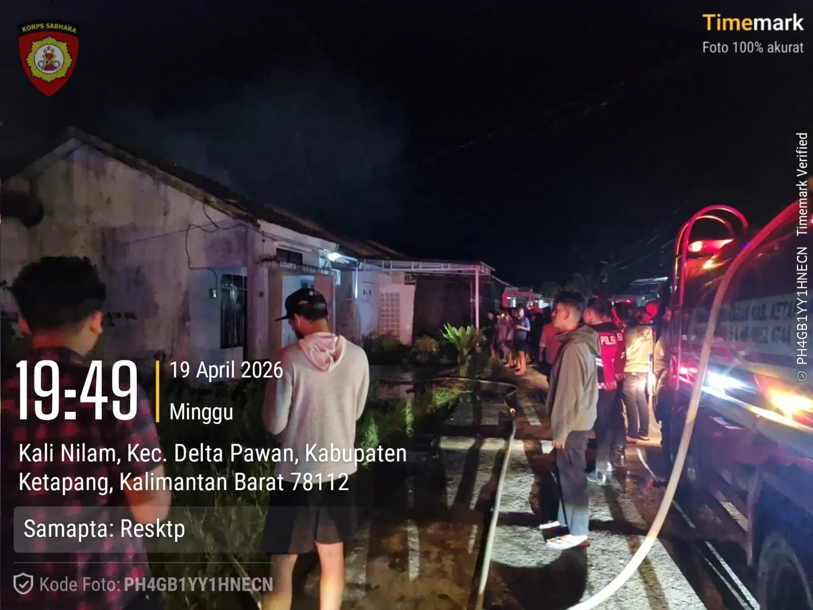 Pamapta Polres Ketapang Bersama Piket Fungsi Gerak Cepat Datangi TKP Kebakaran Perumahan BTN Palm Vista