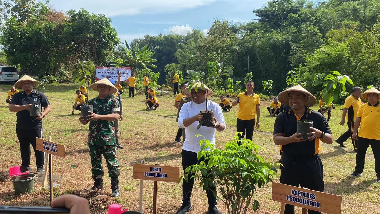 Wujud Kepedulian Lingkungan, Polres Probolinggo Tanam 1.000 Pohon di Maron
