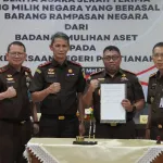 Kejati Kalbar Oftimal kan Barang Sitaan Negara Berupa Lapangan Futsal Di GG Nusa Indah Pontianak Timur
