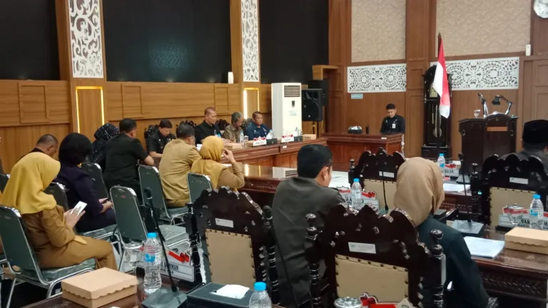 Dorong Percepatan Seragam Sekolah Dinas Pendidikan, DPRD Kota probolinggo Resmi Menyerah Rekomendasi LKPJ Wali Kota Tahun 2025
