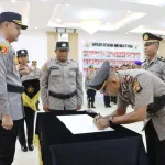 Pimpin Sertijab Sejumlah Pejabat Utama Polres Dan Kapolsek Jajaran, Kapolres Ketapang Tekankan Peningkatan Pelayanan Kepada Masyarakat