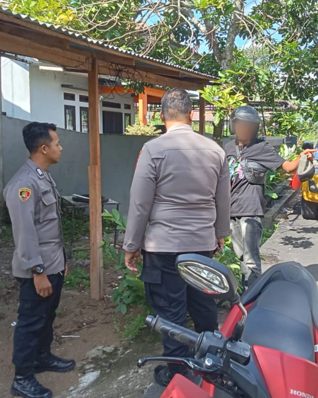 Enggang selatan amankan keributan pasangan suami isteri