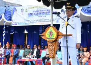 Wabup Samosir Pimpin Upacara Hardiknas 2026, Ulos Warnai Semangat Pendidikan dan Budaya