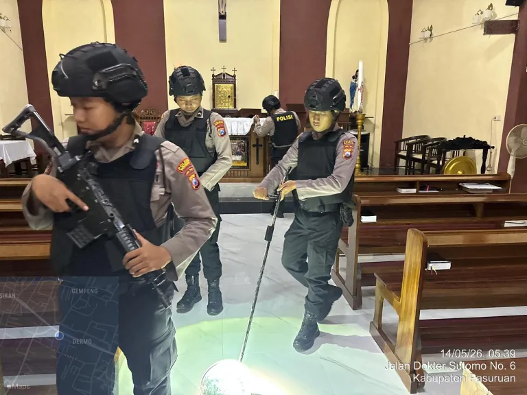 Polres Pasuruan Sterilisasi Gereja Tingkatkan Pengamanan  Ibadah Kenaikan Isa Almasih berjalan Aman