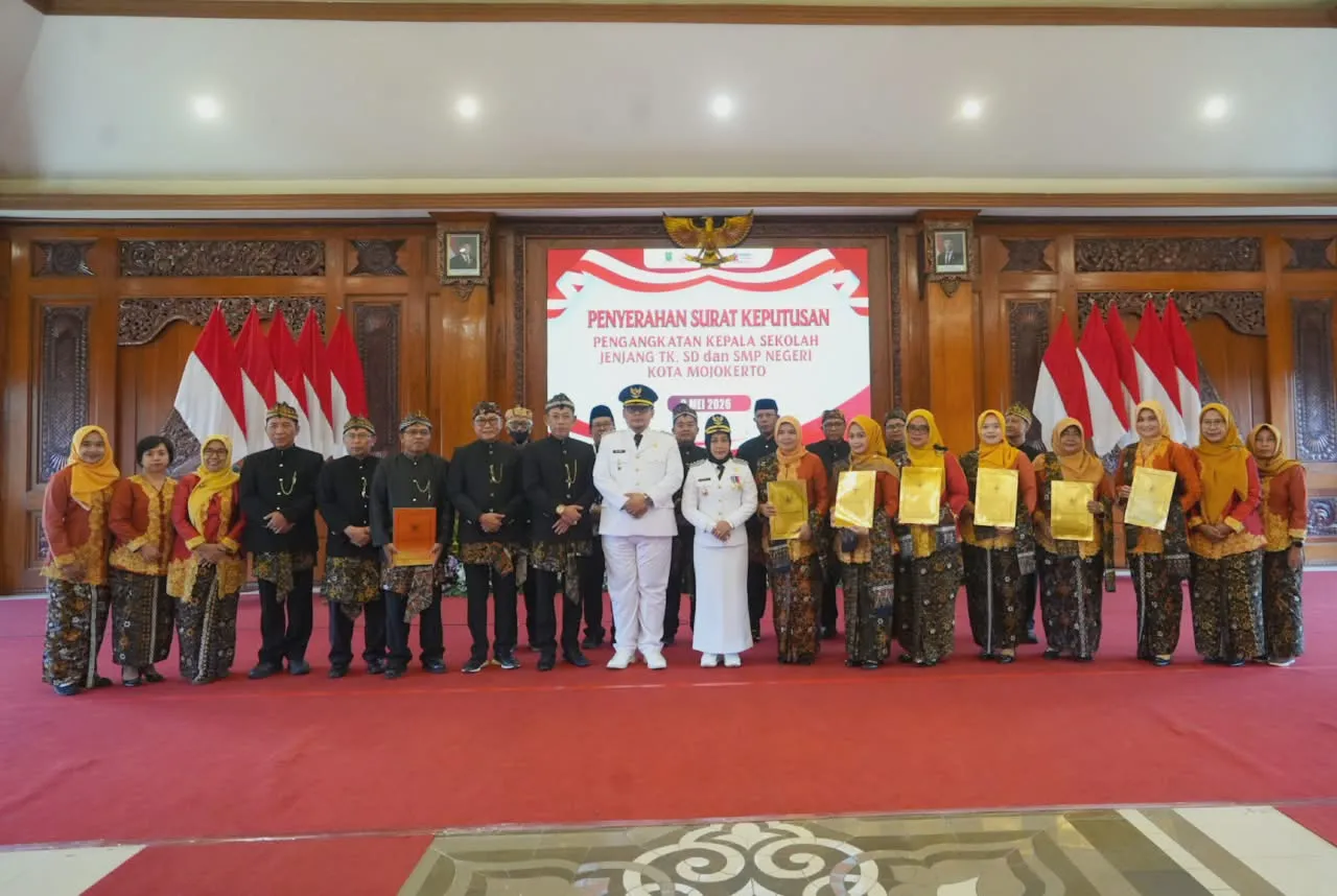 Wali Kota Mojokerto Resmi Serahkan SK kepada 7 Kepala Sekolah Terpilih*