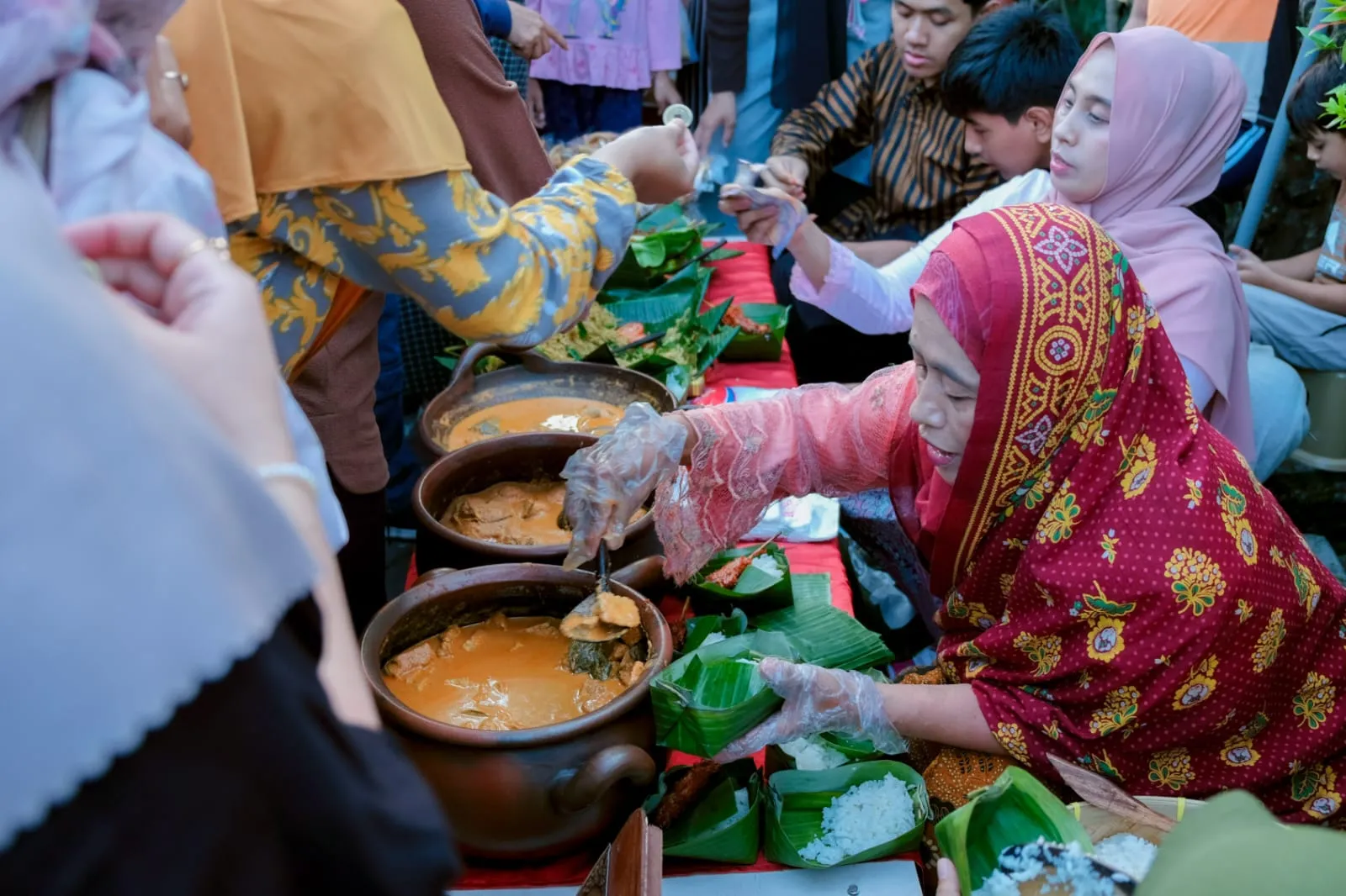 Bupati Gresik Kunjungi Pasar Panganan Giri Biyen, Dorong Pelestarian Budaya dan Penguatan UMKM