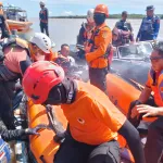 Polres Ketapang Bersama Tim Gabungan Evakuasi Korban Insiden di Perairan Sungai Pawan