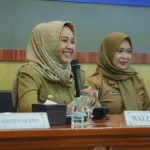 Penguatan Satlinmas, Ning Ita Tekankan Sinergi Jaga Ketertiban Lingkungan