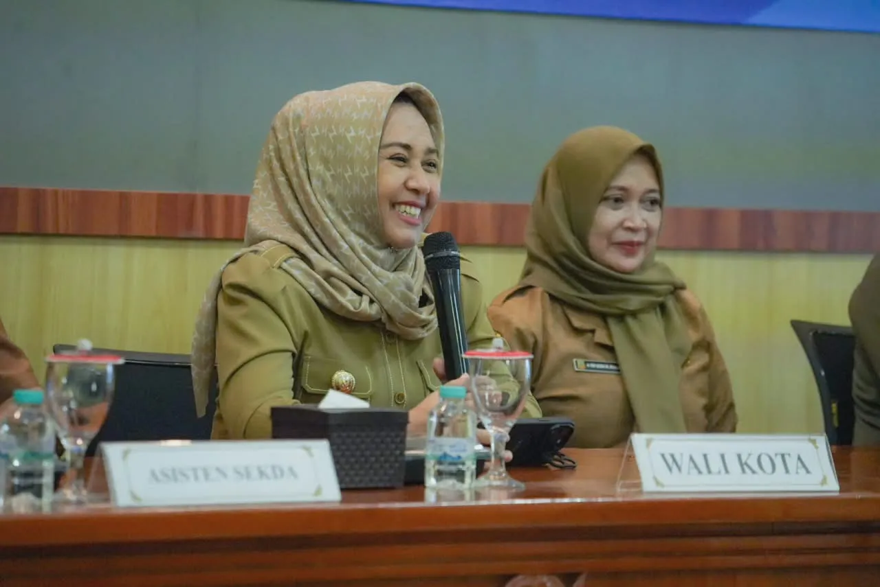 Penguatan Satlinmas, Ning Ita Tekankan Sinergi Jaga Ketertiban Lingkungan