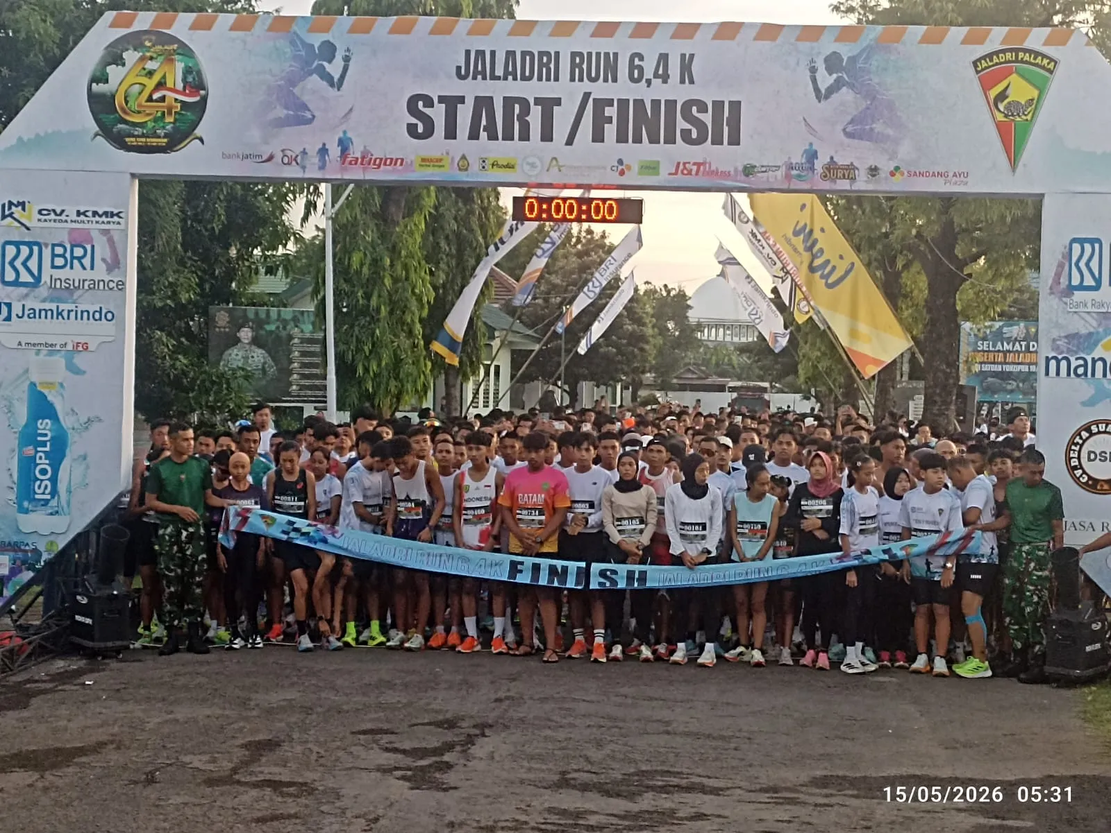 Yonzipur 10 /JP/2 Kostrad Gelar Event Jaladri Run 6,4 K Diikuti Ribuan Peserta Dari Berbagai Kalangan Dan Luar Daerah