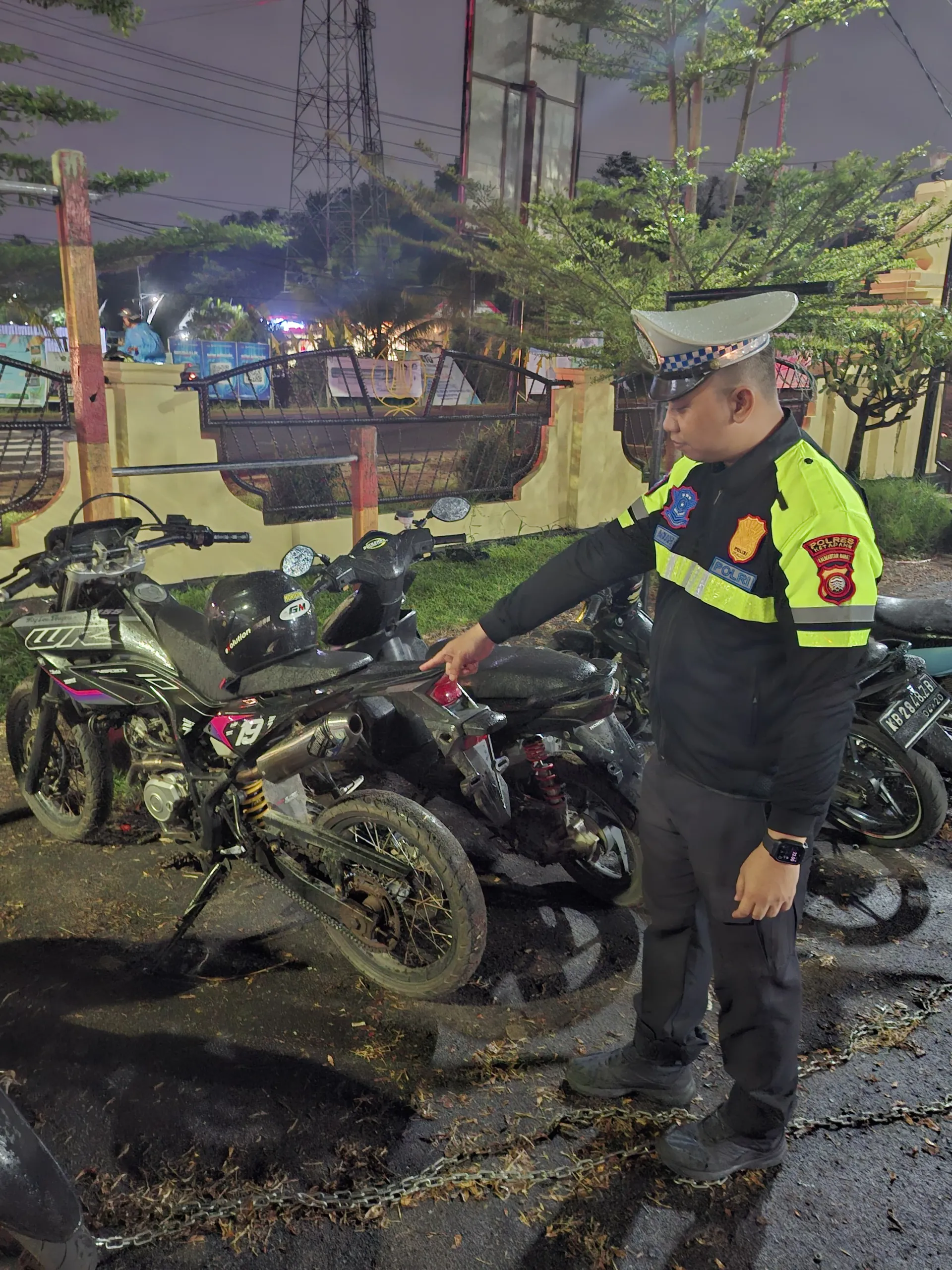 Antisipasi Aksi Balap Liar dan Knalpot Brong, Tim UKL Polres Ketapang Laksanakan Patroli Malam