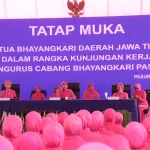 Ketua Bhayangkari Jatim Tinjau UMKM dan Serahkan Tali Asih di Polres Pasuruan
