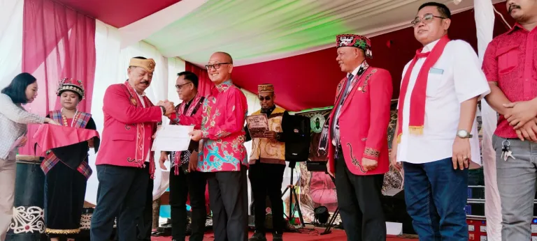 PT BKB Melakukan Penimbunan Tanah di Kawasan DAD Meliau dan Launching Landing Craft Tank