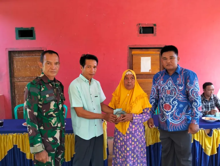 Penyaluran BLT Dana Desa di desa Simpang Berikan Dukungan Ekonomi Warga bagi para KPM Lansia, Destabilitas dan janda