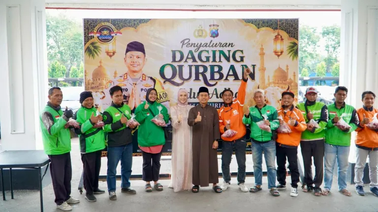 Polres Pasuruan Salurkan 16 Sapi dan 57 Kambing Kurban untuk Masyarakat di Hari Idul Adha