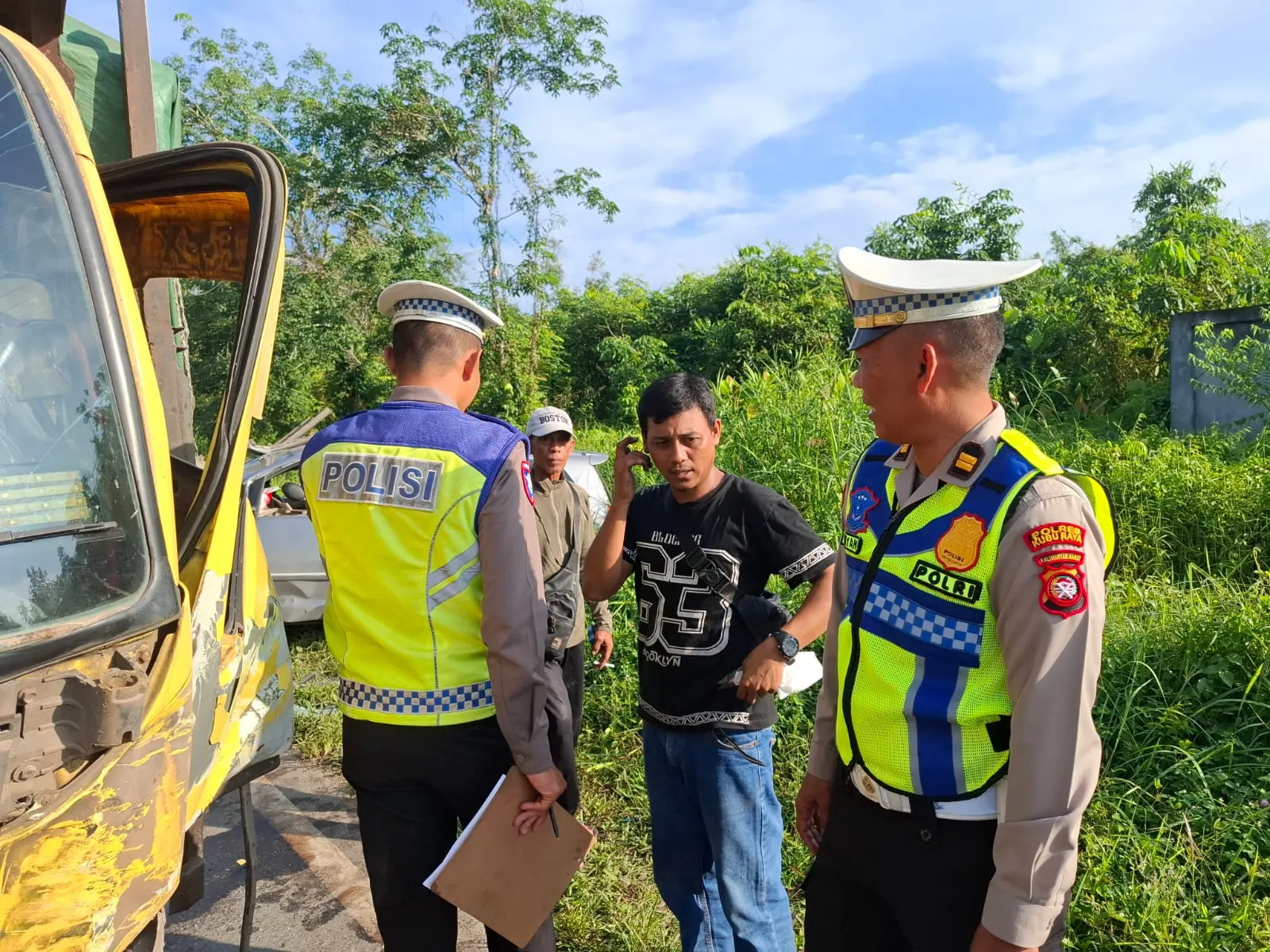 Hilang Kendali di Jalur Trans Kalimantan, Pengemudi Minibus Meninggal Dunia