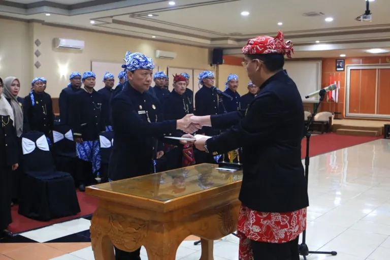Wali kota Probolinggo Lantik Budiono Wirawan Sebagai Sekretaris Daerah Siap Kawal Tata Kelola dan Pembangunan Kota Probolinggo.