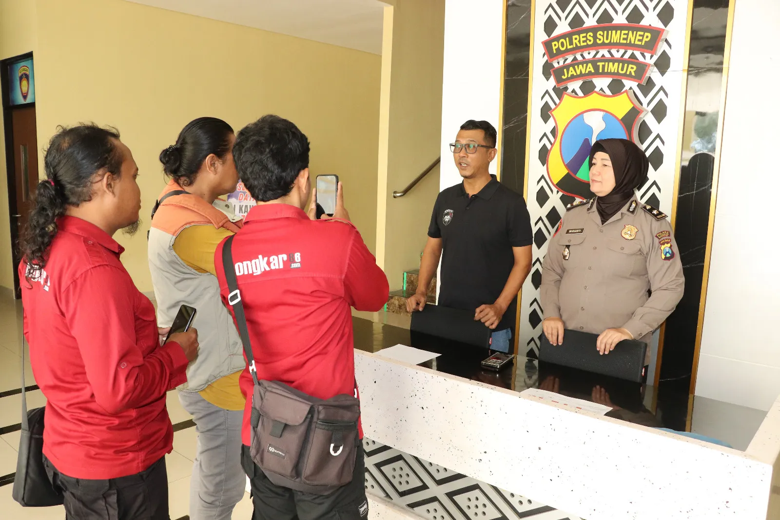 *Satreskrim Polres Sumenep Berhasil Ungkap Kasus Persetubuhan Anak, Pelaku Ditangkap di Cirebon*