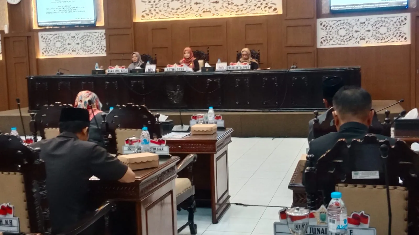 DPRD Kota Probolinggo Gelar Rapat Paripurna, Penyampaian Nota Penjelasan Raperda Pemerintah.