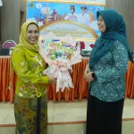 Pelatihan Buket TP PKK Kel. Gunung Gedangan, Kembangkan Potensi Ekonomi Kreatif, Anggota TP PKK Gununggedangan Mendapat Pelatihan Membuat Bucket