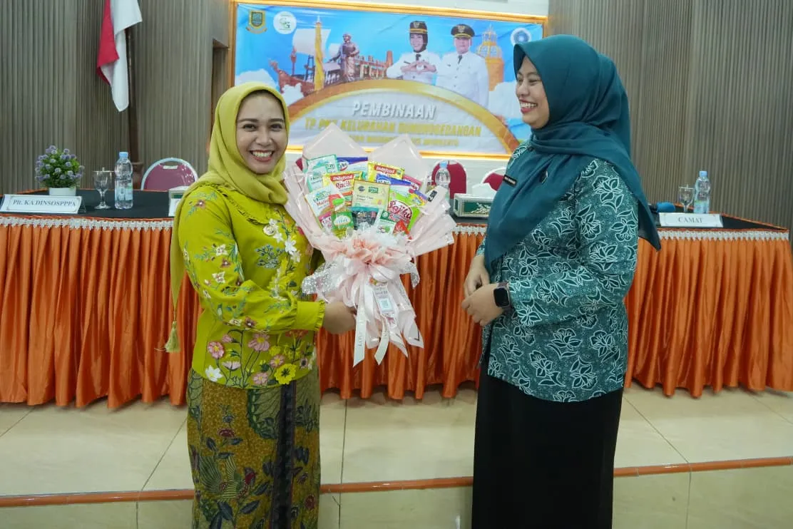 Pelatihan Buket TP PKK Kel. Gunung Gedangan, Kembangkan Potensi Ekonomi Kreatif, Anggota TP PKK Gununggedangan Mendapat Pelatihan Membuat Bucket